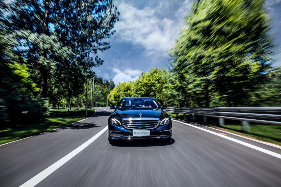  Mercedes-Benz E300 L Exclusive Line 2016 года  (CN) (фото 6 из 9)
